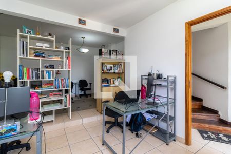 Casa à venda com 200m², 4 quartos e 4 vagasQuarto 4 / Escritório