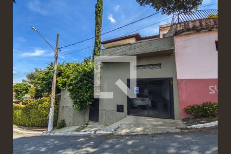 Casa à venda com 200m², 4 quartos e 4 vagasFachada