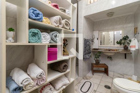 Casa à venda com 200m², 4 quartos e 4 vagasBanheiro 2