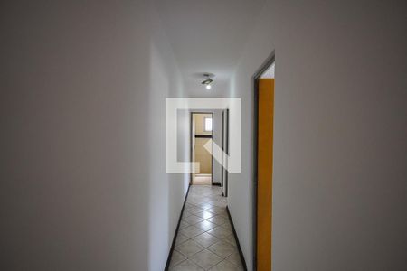 Corredor de apartamento à venda com 3 quartos, 77m² em Parque Pinheiros, Taboão da Serra