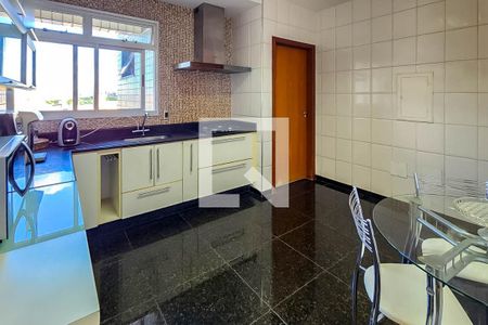 Apartamento à venda com 125m², 4 quartos e 3 vagasCozinha 