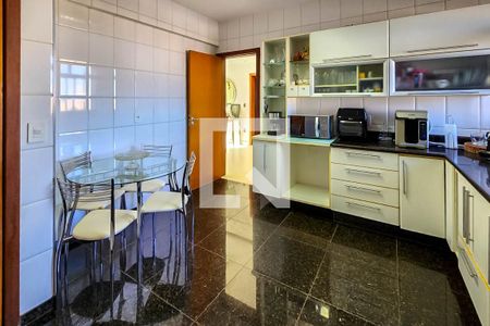Apartamento à venda com 125m², 4 quartos e 3 vagasCozinha 