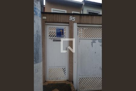 Casa à venda com 200m², 2 quartos e 4 vagasFachada