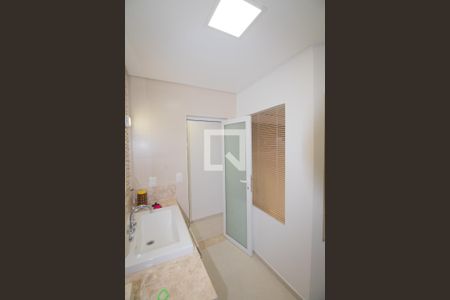 Casa à venda com 200m², 2 quartos e 4 vagasBanheiro social