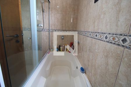 Apartamento à venda com 140m², 3 quartos e 2 vagasBanheiro da suíte