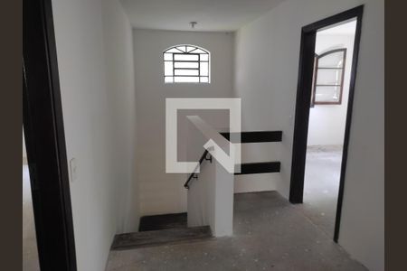 Corredor de casa à venda com 4 quartos, 322m² em Jardim das Vertentes, São Paulo