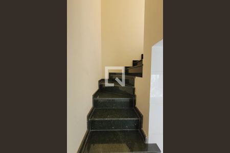 Apartamento à venda com 115m², 2 quartos e 1 vagaEscada