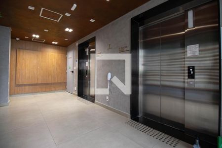 Apartamento à venda com 69m², 1 quarto e sem vagaElevadores