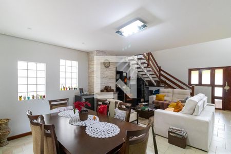 Sala de casa de condomínio à venda com 4 quartos, 290m² em Loteamento Caminhos de São Conrado (sousas), Campinas