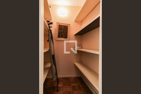 Apartamento à venda com 145m², 3 quartos e 1 vaga Apartamento à venda com 145m², 3 quartos e 1 vagaDespensa