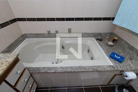 Casa para alugar com 360m², 4 quartos e 3 vagas Casa para alugar com 360m², 4 quartos e 3 vagasBanheiro da Suíte 2