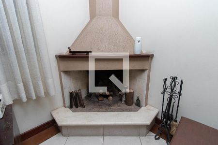 Casa para alugar com 360m², 4 quartos e 3 vagas Casa para alugar com 360m², 4 quartos e 3 vagasSala de Lareira