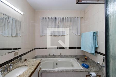 Casa para alugar com 360m², 4 quartos e 3 vagas Casa para alugar com 360m², 4 quartos e 3 vagasBanheiro da Suíte 2