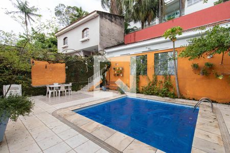 Casa para alugar com 360m², 4 quartos e 3 vagas Casa para alugar com 360m², 4 quartos e 3 vagasPiscina