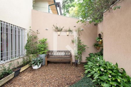Casa para alugar com 360m², 4 quartos e 3 vagas Casa para alugar com 360m², 4 quartos e 3 vagasTerraço