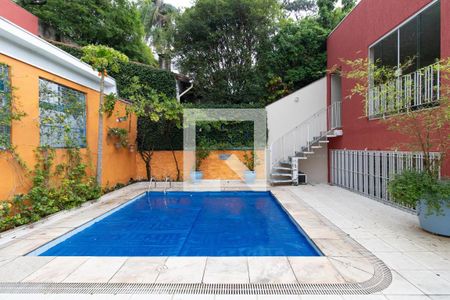 Casa para alugar com 360m², 4 quartos e 3 vagas Casa para alugar com 360m², 4 quartos e 3 vagasPiscina