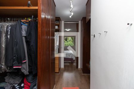 Casa para alugar com 360m², 4 quartos e 3 vagas Casa para alugar com 360m², 4 quartos e 3 vagasCloset do quarto 2