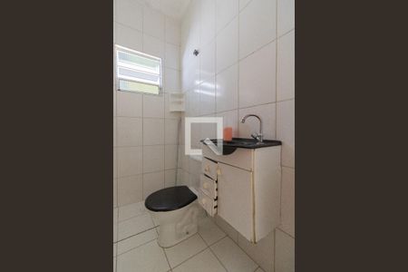 Banheiro de casa para alugar com 1 quarto, 38m² em Jardim Miriam, São Paulo