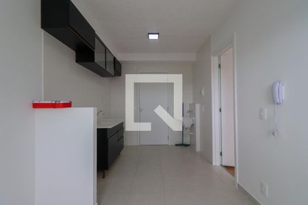 Sala/Cozinha de kitnet/studio para alugar com 1 quarto, 27m² em Jardim Itacolomi, São Paulo