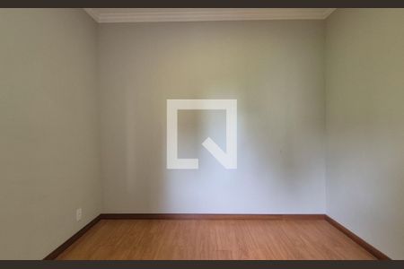 Casa à venda com 180m², 4 quartos e 3 vagas Casa à venda com 180m², 4 quartos e 3 vagasSuíte