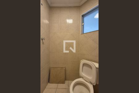 Casa à venda com 180m², 4 quartos e 3 vagas Casa à venda com 180m², 4 quartos e 3 vagasBanheiro de Serviço