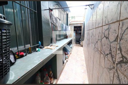 Casa à venda com 374m², 5 quartos e 2 vagasFundos