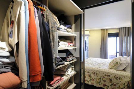 Apartamento à venda com 200m², 3 quartos e 3 vagasCloset Suíte 1