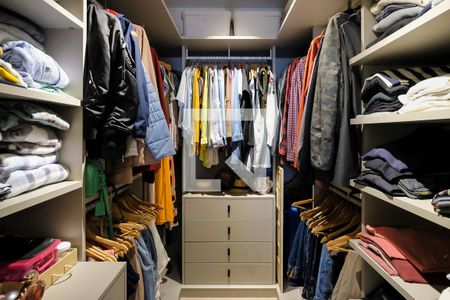 Apartamento à venda com 200m², 3 quartos e 3 vagasCloset Suíte 1