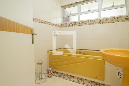 Casa para alugar com 239m², 3 quartos e 4 vagas Casa para alugar com 239m², 3 quartos e 4 vagasBanheiro Social