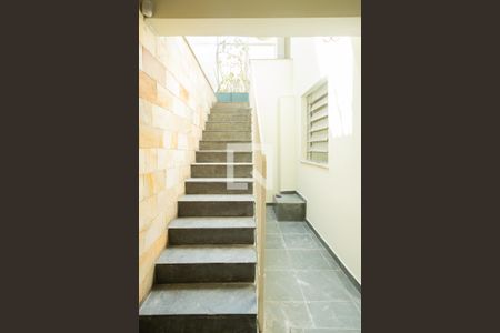 Casa para alugar com 239m², 3 quartos e 4 vagas Casa para alugar com 239m², 3 quartos e 4 vagasEntrada - Garagem
