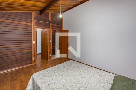 Casa à venda com 252m², 5 quartos e 2 vagas Casa à venda com 252m², 5 quartos e 2 vagasSuíte