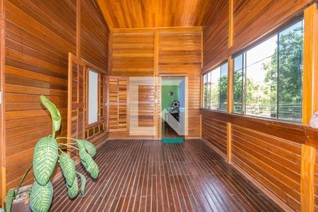 Casa à venda com 252m², 5 quartos e 2 vagas Casa à venda com 252m², 5 quartos e 2 vagasVaranda