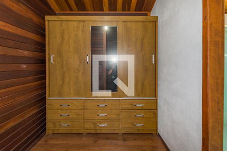 Casa à venda com 252m², 5 quartos e 2 vagas Casa à venda com 252m², 5 quartos e 2 vagasCloset da suíte