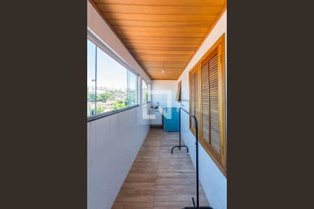 Casa à venda com 252m², 5 quartos e 2 vagas Casa à venda com 252m², 5 quartos e 2 vagasÁrea de Serviço 2