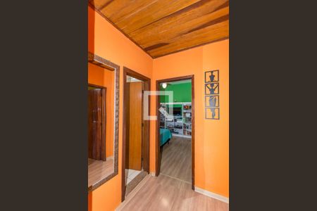 Casa à venda com 252m², 5 quartos e 2 vagas Casa à venda com 252m², 5 quartos e 2 vagasCorredor