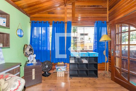 Casa à venda com 252m², 5 quartos e 2 vagas Casa à venda com 252m², 5 quartos e 2 vagasEscritório