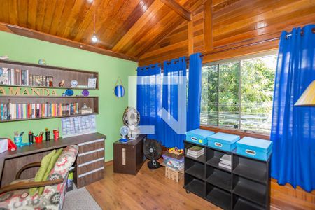 Casa à venda com 252m², 5 quartos e 2 vagas Casa à venda com 252m², 5 quartos e 2 vagasEscritório