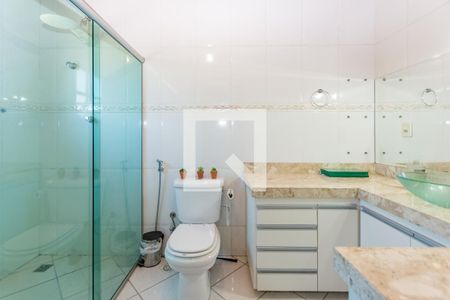 Casa à venda com 252m², 5 quartos e 2 vagas Casa à venda com 252m², 5 quartos e 2 vagasBanheiro da Suíte