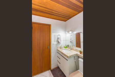 Casa à venda com 252m², 5 quartos e 2 vagas Casa à venda com 252m², 5 quartos e 2 vagasBanheiro Social 2