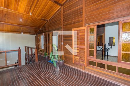 Casa à venda com 252m², 5 quartos e 2 vagas Casa à venda com 252m², 5 quartos e 2 vagasVaranda