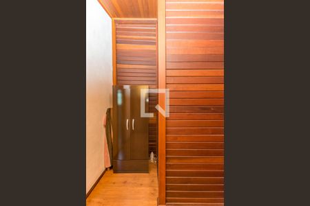 Casa à venda com 252m², 5 quartos e 2 vagas Casa à venda com 252m², 5 quartos e 2 vagasCloset da suíte