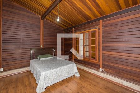 Casa à venda com 252m², 5 quartos e 2 vagas Casa à venda com 252m², 5 quartos e 2 vagasSuíte