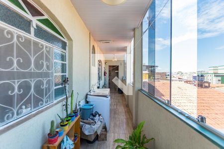 Casa à venda com 252m², 5 quartos e 2 vagas Casa à venda com 252m², 5 quartos e 2 vagasÁrea de Serviço 1