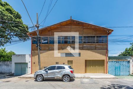 Casa à venda com 252m², 5 quartos e 2 vagas Casa à venda com 252m², 5 quartos e 2 vagasFachada