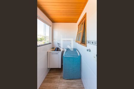 Casa à venda com 252m², 5 quartos e 2 vagas Casa à venda com 252m², 5 quartos e 2 vagasÁrea de Serviço 2