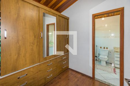 Casa à venda com 252m², 5 quartos e 2 vagas Casa à venda com 252m², 5 quartos e 2 vagasCloset da suíte