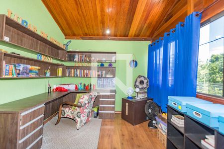 Casa à venda com 252m², 5 quartos e 2 vagas Casa à venda com 252m², 5 quartos e 2 vagasEscritório