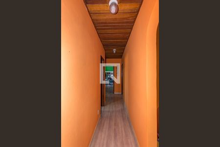 Casa à venda com 252m², 5 quartos e 2 vagas Casa à venda com 252m², 5 quartos e 2 vagasCorredor