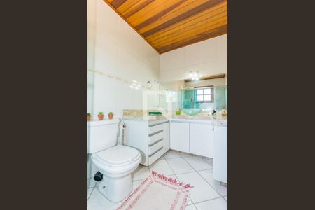 Casa à venda com 252m², 5 quartos e 2 vagas Casa à venda com 252m², 5 quartos e 2 vagasBanheiro da Suíte