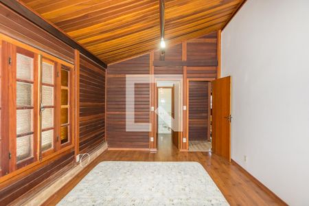 Casa à venda com 252m², 5 quartos e 2 vagas Casa à venda com 252m², 5 quartos e 2 vagasSuíte